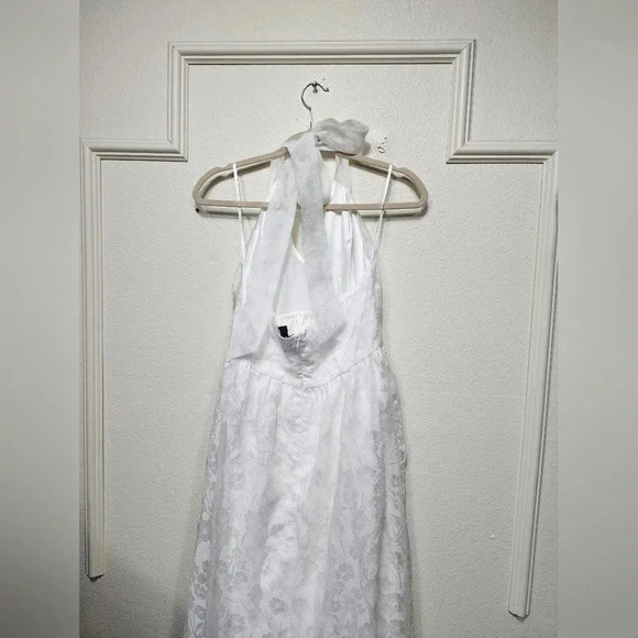 Lulu's Delicate Sweetness White Floral Burnout Midi Dress With Pockets M NWOT - Picture 10 of 12